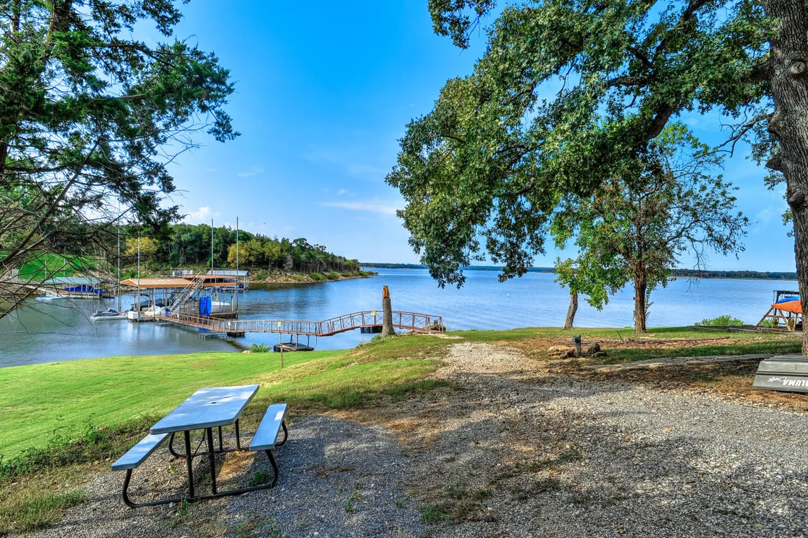 Lake Texoma Cabin Rental near Pottsboro, TX | Book Online